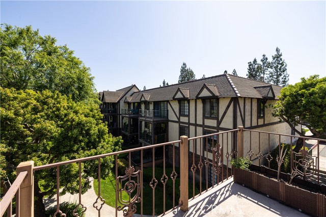 3665 S Bear Street, Santa Ana CA: https://media.crmls.org/medias/340eca75-77ae-41c6-9bda-3be3d6f3111e.jpg