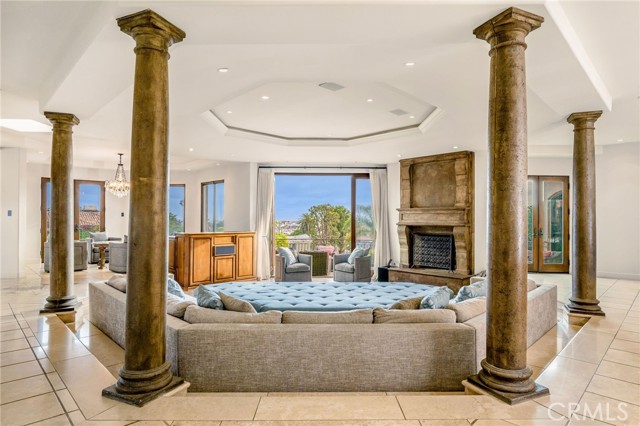 215 S Poinsettia Avenue, Manhattan Beach CA: https://media.crmls.org/medias/340f1540-7ec6-4fbe-884d-dd2e643ee8af.jpg