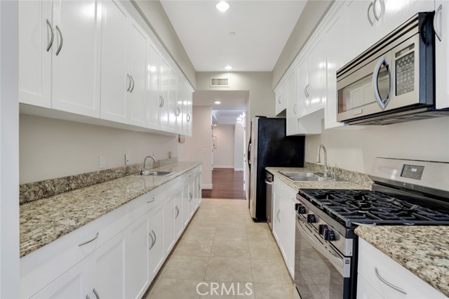 Detail Gallery Image 19 of 36 For 9049 Alcott St #204,  Los Angeles,  CA 90035 - 3 Beds | 2/1 Baths