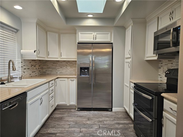 Detail Gallery Image 3 of 13 For 8933 Biscayne Ct 221h,  Huntington Beach,  CA 92646 - 3 Beds | 2 Baths