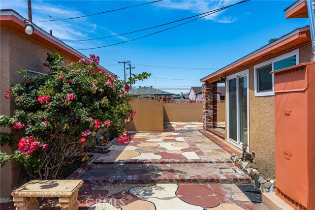 2775 Wetherly Avenue, Long Beach CA: https://media.crmls.org/medias/341052f9-763f-4bd1-a764-17e2ad1d942f.jpg