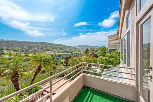 18 Beaconsfield, Rancho Santa Margarita CA: https://media.crmls.org/medias/34113f3b-c9cc-482f-abbd-606200329ff7.jpg