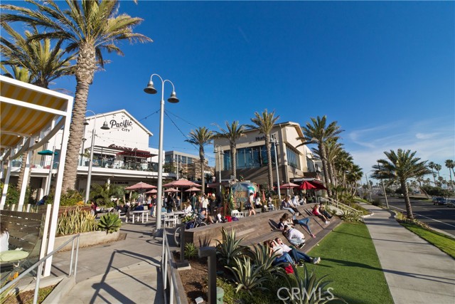 722 Main Street, Huntington Beach, California 92648, 2 Bedrooms Bedrooms, ,1 BathroomBathrooms,Residential Lease,For Rent,722 Main Street,CROC25155189