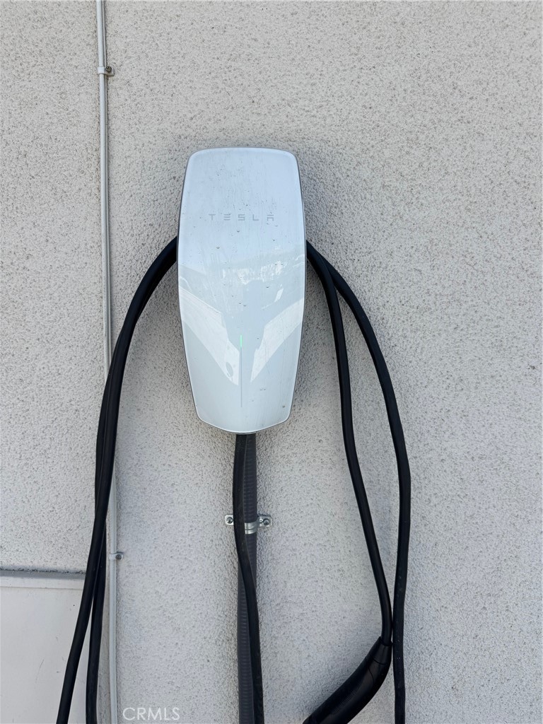 https://media.crmls.org/medias/34119dac-3ed8-4aba-ad03-16dc8e2da2d1.jpg?preset=X-Large