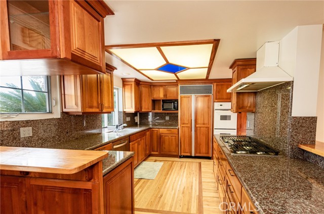 Detail Gallery Image 3 of 33 For 2007 W 180th Pl, Torrance,  CA 90504 - 4 Beds | 3 Baths