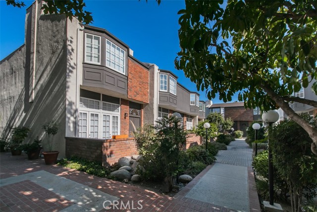 5440 Lindley Avenue, 310 photo 23