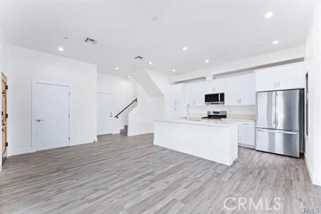 Detail Gallery Image 4 of 33 For 51 Kennebec Ave #3,  Long Beach,  CA 90803 - 3 Beds | 3/1 Baths