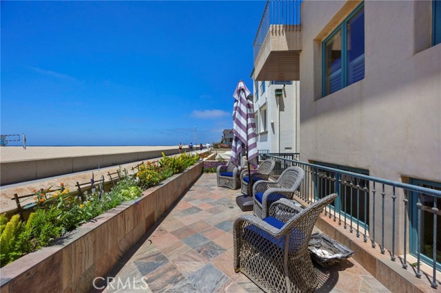 2326 The Strand, Hermosa Beach CA: https://media.crmls.org/medias/34152249-f67f-4e0f-967a-9e9a0a53de75.jpg