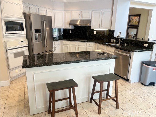 Detail Gallery Image 11 of 58 For 24633 Stagg St, West Hills,  CA 91304 - 5 Beds | 3 Baths