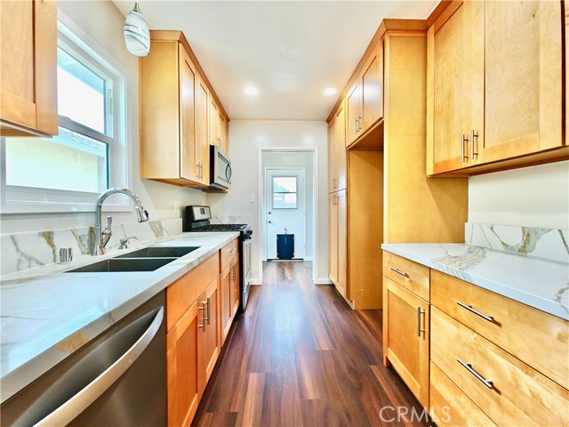 745 W E Street, Ontario CA: https://media.crmls.org/medias/3415c4cf-bc67-429c-b1c5-c4bfd09d3b9f.jpg