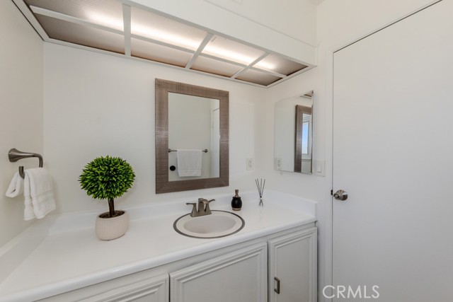 Detail Gallery Image 10 of 14 For 582 N La Nae Cir, Orange,  CA 92869 - 4 Beds | 2 Baths
