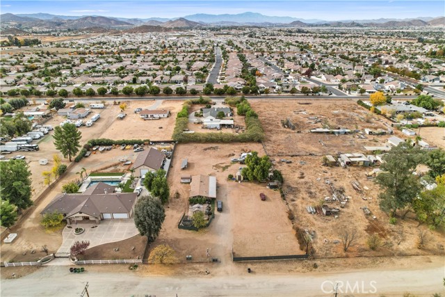 Detail Gallery Image 2 of 12 For 30645 Old Windmill Rd, Menifee,  CA 92584 - 3 Beds | 2 Baths