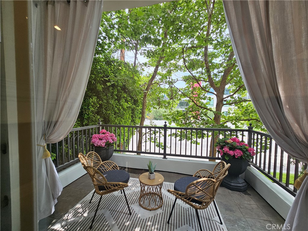 5101 Whitsett Avenue #105