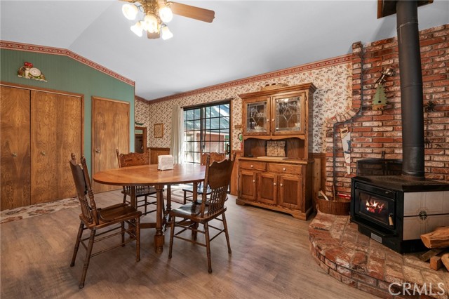 Detail Gallery Image 3 of 16 For 400 Shakespeare Ln, –,  CA 92314 - 3 Beds | 3 Baths
