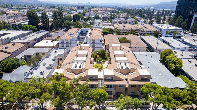 456 E San Jose Avenue, Burbank CA: https://media.crmls.org/medias/34177419-0a0c-41a0-ab48-a89504b962d5.jpg