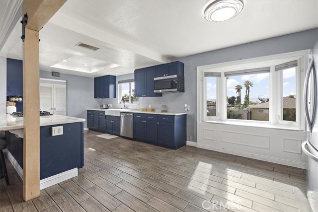 Detail Gallery Image 4 of 43 For 1304 Deauville Ct, San Bernardino,  CA 92404 - 4 Beds | 3 Baths