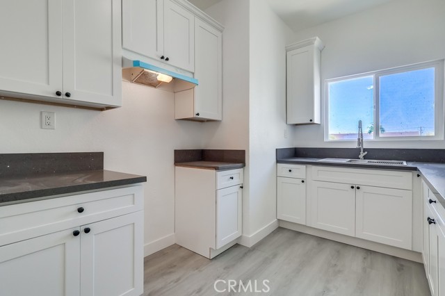 1009 Coronado Avenue, Long Beach CA: https://media.crmls.org/medias/34183eae-9aa2-4e2d-b18b-28a47e26012e.jpg