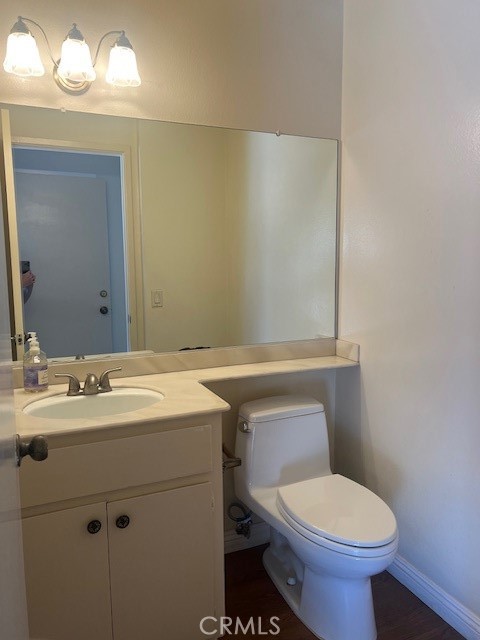Detail Gallery Image 13 of 21 For 950 W Lamark Ln, Anaheim,  CA 92802 - 3 Beds | 2/1 Baths