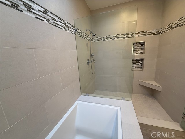 Detail Gallery Image 8 of 10 For 210 Lille Ln #301,  Newport Beach,  CA 92663 - 2 Beds | 2 Baths