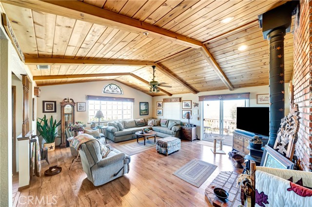 11720 Honeybee Lane, Juniper Hills CA: https://media.crmls.org/medias/341ab448-16fe-47c2-a91f-48d6dd7c7083.jpg