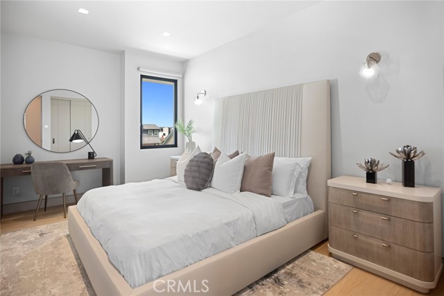 706 W Oceanfront, Newport Beach CA: https://media.crmls.org/medias/341c87c8-b2c1-4031-8c12-41a6ee022aa7.jpg
