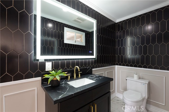 Detail Gallery Image 10 of 75 For 3841 Pacific Ave, Long Beach,  CA 90807 - 5 Beds | 5 Baths