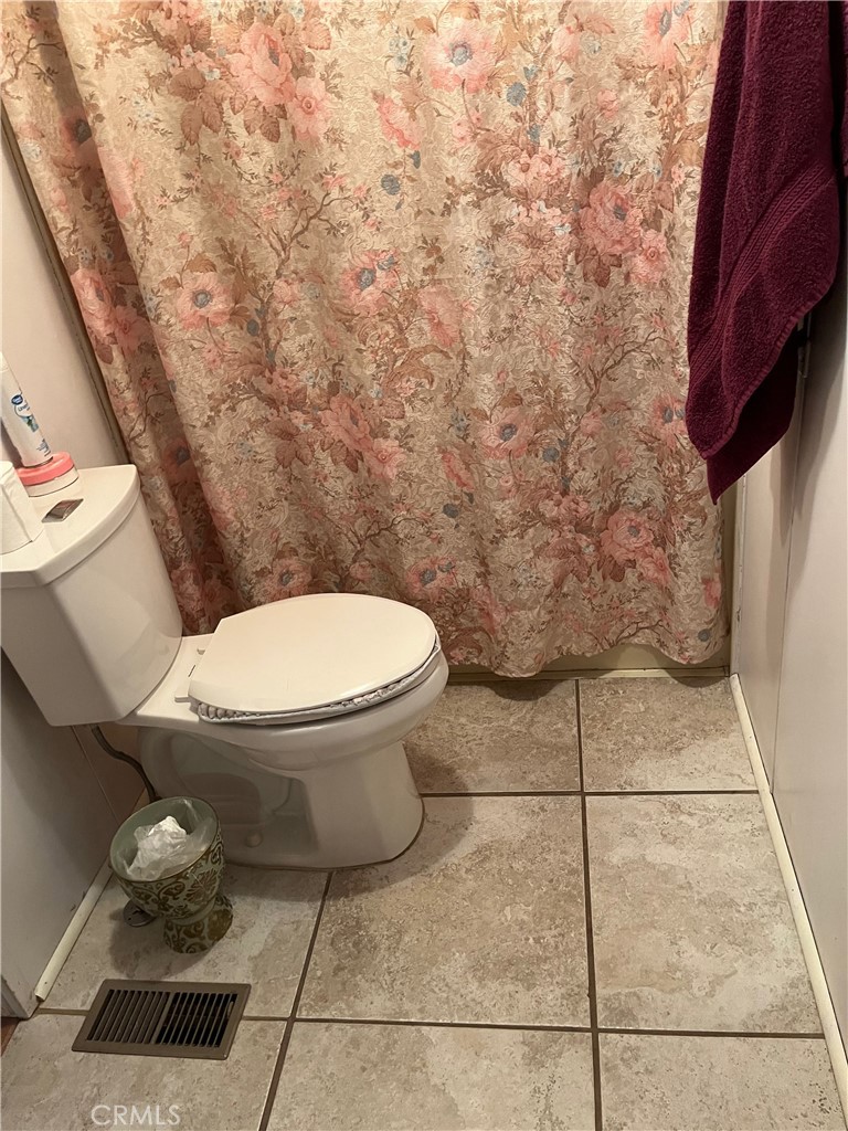 https://media.crmls.org/medias/341e35bd-5a96-4562-b849-15d90b1bdcf9.jpg?preset=X-Large