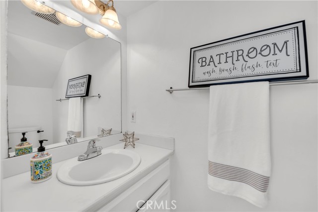 450 Anchor Way, Carlsbad CA: https://media.crmls.org/medias/341efebb-7caf-4e23-ba05-e2e85361c019.jpg