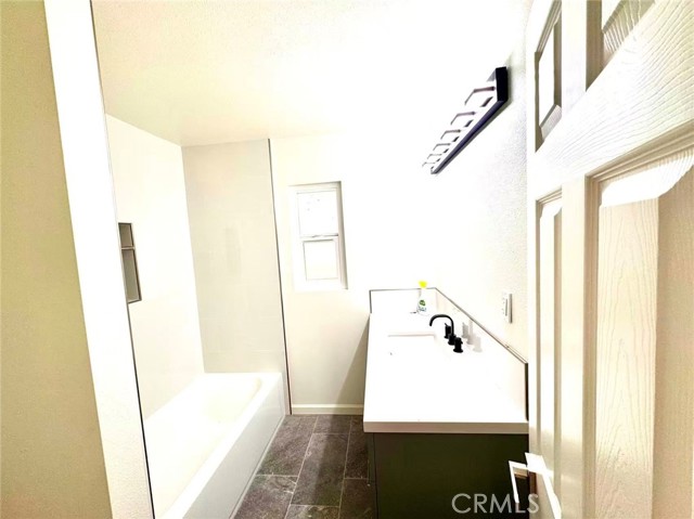 Detail Gallery Image 9 of 14 For 2002 N Woodridge, Hanford,  CA 93230 - 3 Beds | 1 Baths