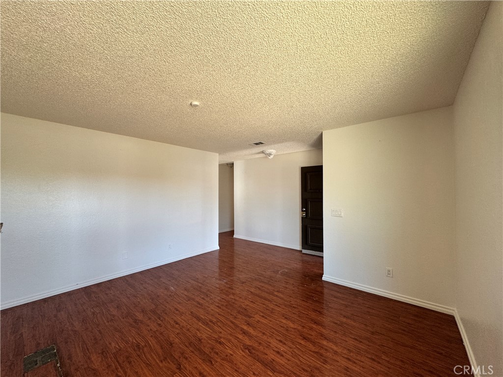https://media.crmls.org/medias/341f9664-40da-4e65-be59-d6fff4278c64.jpg?preset=X-Large