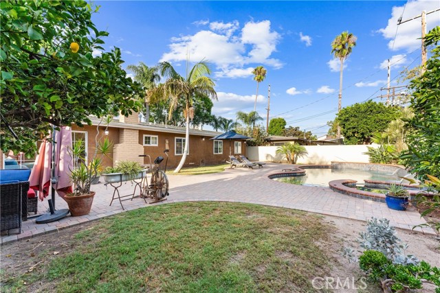 1646 E 15th Street, Santa Ana CA: https://media.crmls.org/medias/341f9bb1-9862-4e70-bfe1-1408d5005ecf.jpg