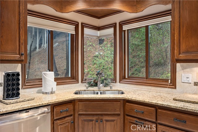 Detail Gallery Image 14 of 75 For 180 Grass Valley Rd #29,  Lake Arrowhead,  CA 92317 - 4 Beds | 5/1 Baths