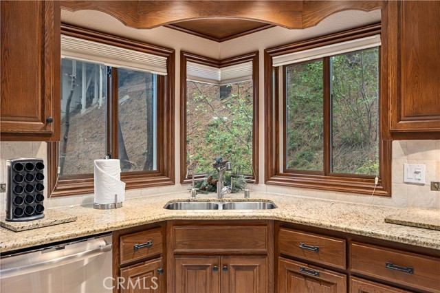 Detail Gallery Image 14 of 75 For 180 Grass Valley Rd #29,  Lake Arrowhead,  CA 92317 - 4 Beds | 5/1 Baths