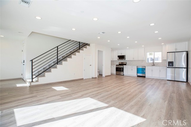Detail Gallery Image 8 of 26 For 1754 N Berendo St #D,  Los Angeles,  CA 90027 - 3 Beds | 2/1 Baths