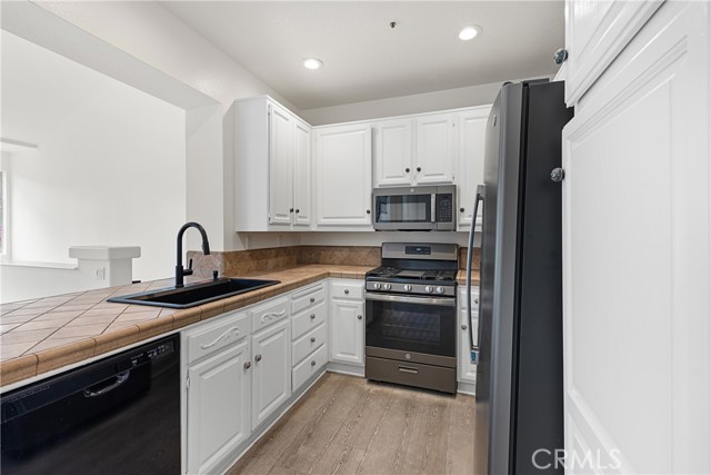 1 Overture Lane, Aliso Viejo CA: https://media.crmls.org/medias/3420bd49-3dae-425f-af43-e9ecf7d58851.jpg