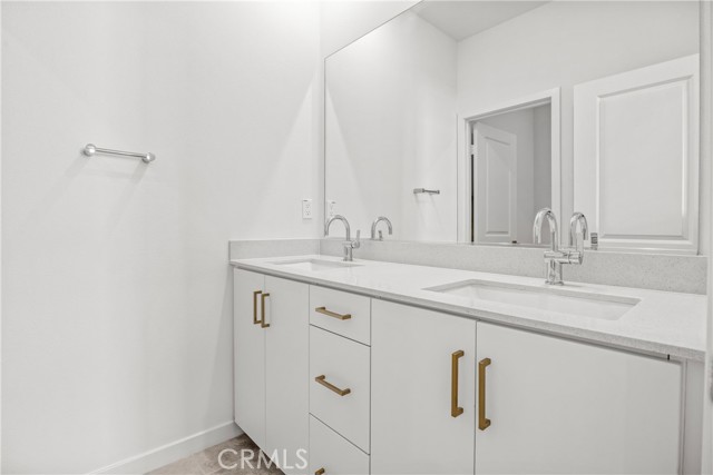 Detail Gallery Image 15 of 31 For 15907 Blue Copper Way, Fontana,  CA 92336 - 4 Beds | 2/1 Baths