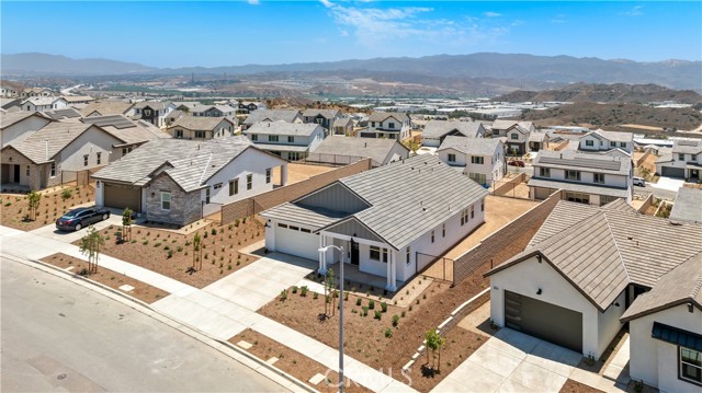 Detail Gallery Image 4 of 40 For 28534 Orange Park Dr, Castaic,  CA 91384 - 3 Beds | 2/1 Baths