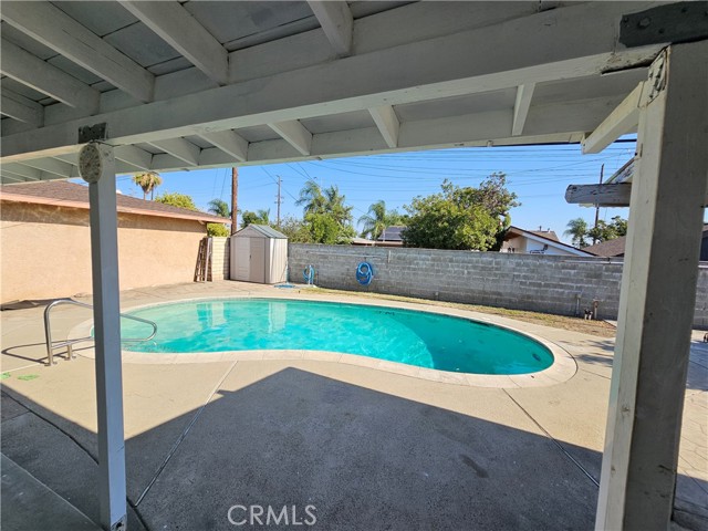 5573 Bonnie Brae Street, Montclair CA: https://media.crmls.org/medias/3421da6c-d69e-4ec4-b015-1bb2270eaf1f.jpg