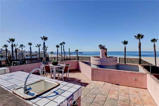 38 15th Street, Hermosa Beach, California 90254, 4 Bedrooms Bedrooms, ,3 BathroomsBathrooms,Residential,Sold,15th,SB22234802