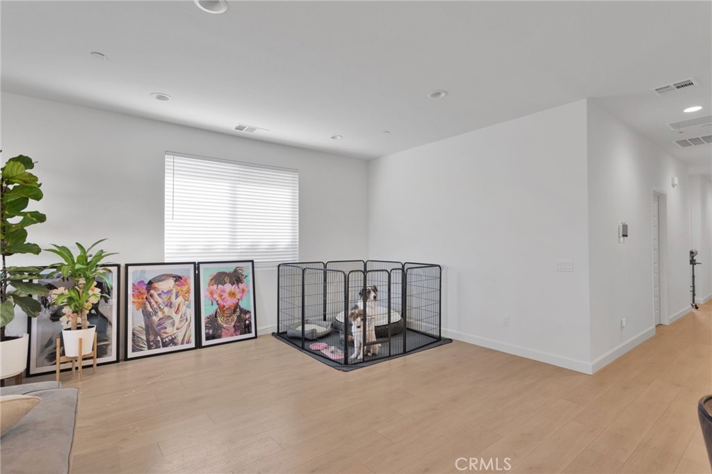 https://media.crmls.org/medias/3422ba06-9d59-4bb4-b485-932841be4619.jpg?preset=X-Large