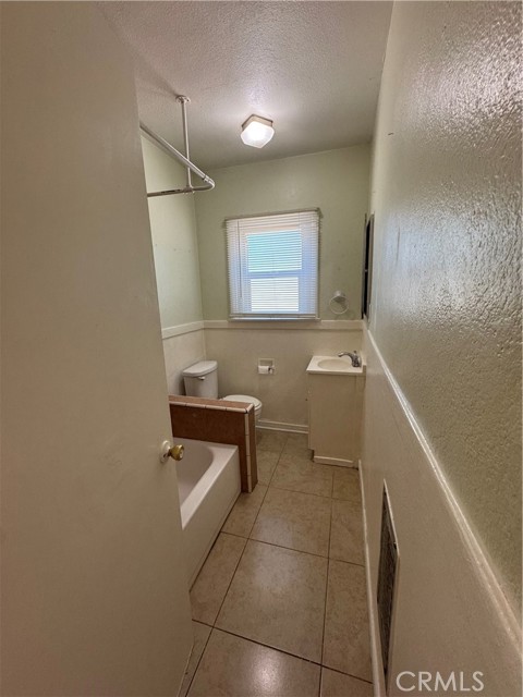 5214 Golden Avenue, Riverside CA: https://media.crmls.org/medias/34231616-8e33-4a12-bbf6-00125426fdb1.jpg