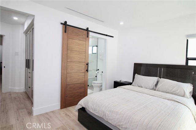 6949 Wilbur Avenue, Reseda CA: https://media.crmls.org/medias/34236062-4c26-435a-bcf3-929f79df1e73.jpg