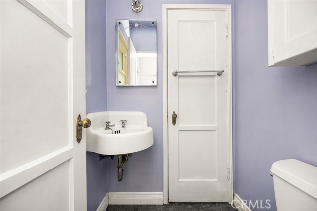 2412 Santiago Street, Santa Ana CA: https://media.crmls.org/medias/34242f06-3a4b-4b58-8717-ef065abba5a4.jpg