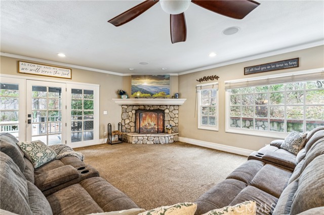 Detail Gallery Image 2 of 20 For 26461 Hillcrest Ln, Lake Arrowhead,  CA 92352 - 4 Beds | 3/1 Baths