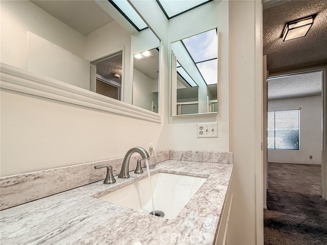 20027 Community Street, Winnetka CA: https://media.crmls.org/medias/3425c0cd-416d-425d-b757-5b7bdec4df9e.jpg