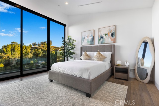 Detail Gallery Image 30 of 47 For 18296 Karen Dr, Tarzana,  CA 91356 - 5 Beds | 6 Baths