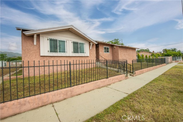 13122 Del Sur Street photo 2