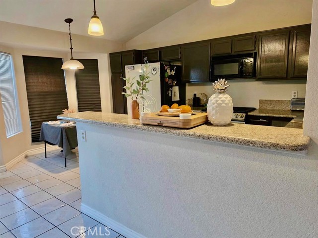 Detail Gallery Image 7 of 20 For 12966 Sundown, Victorville,  CA 92392 - 3 Beds | 2 Baths