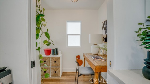 231 W Cedar Avenue, Burbank CA: https://media.crmls.org/medias/34283244-b32e-414d-aad2-3ec819df5b26.jpg