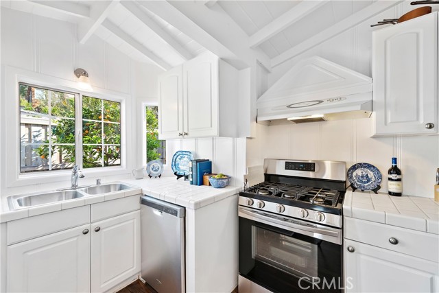 Detail Gallery Image 6 of 24 For 31521 Summit Rd, Laguna Beach,  CA 92651 - 2 Beds | 2 Baths